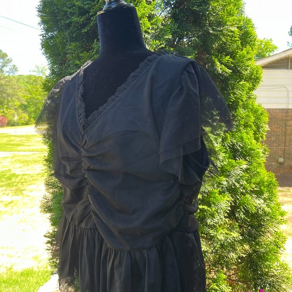 Black Lace Size 2 (Plus Size) (18/20) Torrid Blouse $20 - Picture 2 of 4